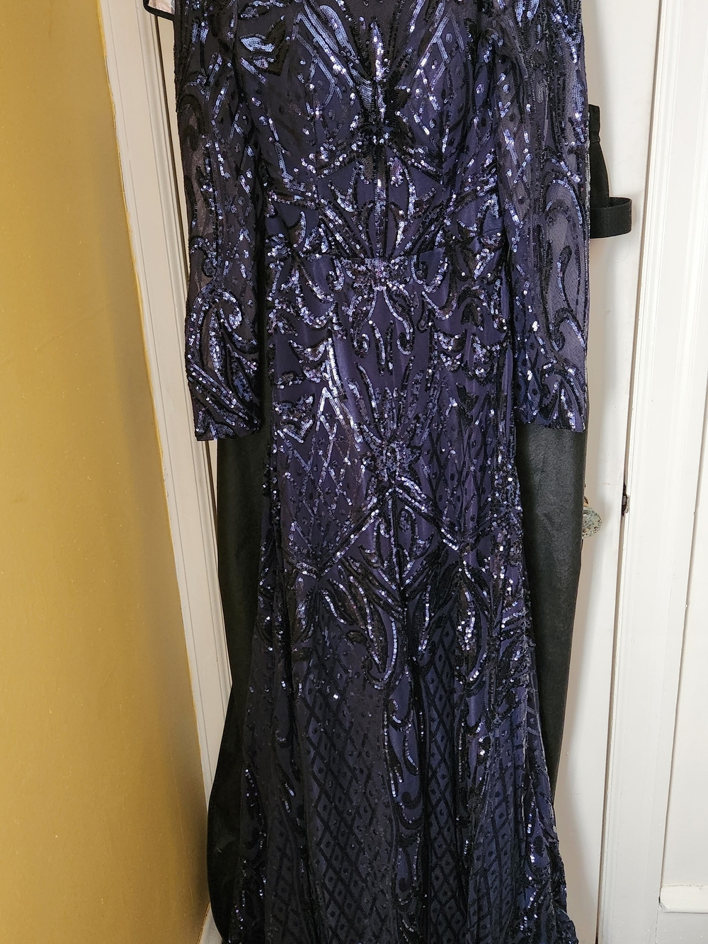 Elegant Navy Sequin Long-Sleeve Evening Dress